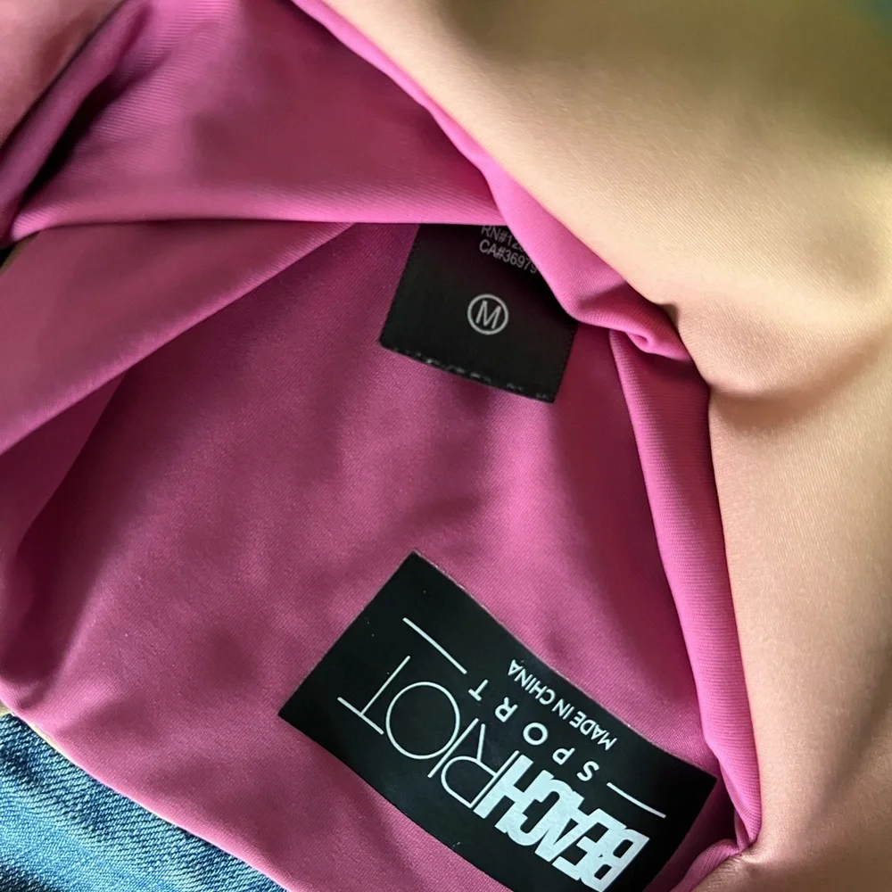 Beach Riot Gradient Sports Bra - Picture 3 of 3